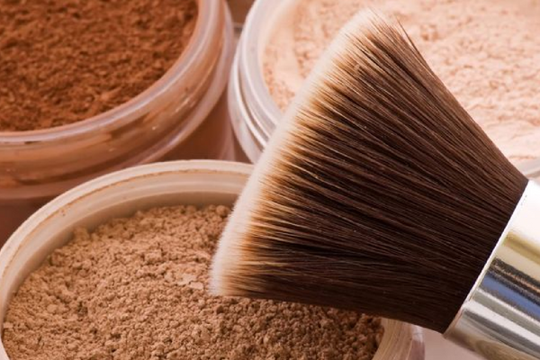 10 Essential Rosacea Makeup Tips